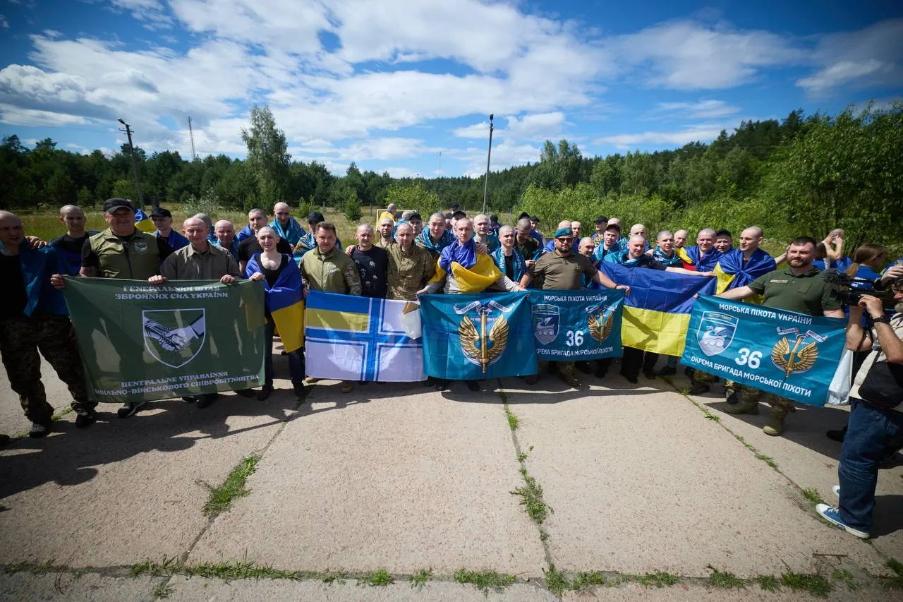 Освобожден украинский защитник из плена, источник фото: Telegram-канал главы государства