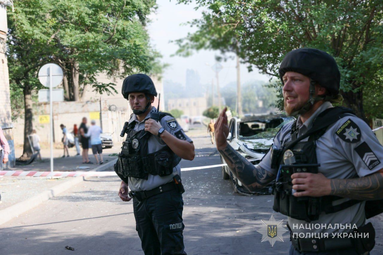 Полиция Запорожья при ликвидации последствий ударов 3 июля. Полиция Запорожья