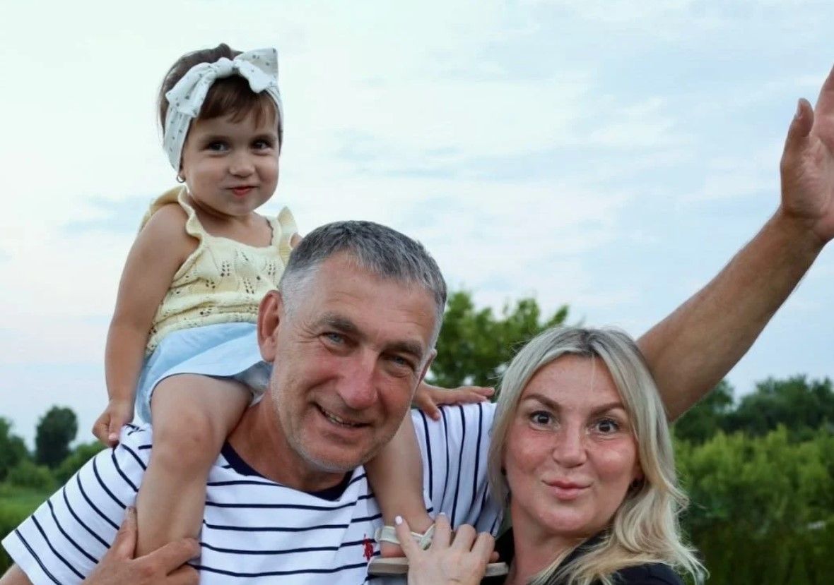 Інна Білоконь "мамка" Сердючки з чоловіком та онучкою Інна Білоконь "мамка" Сердючки з чоловіком та онучкою