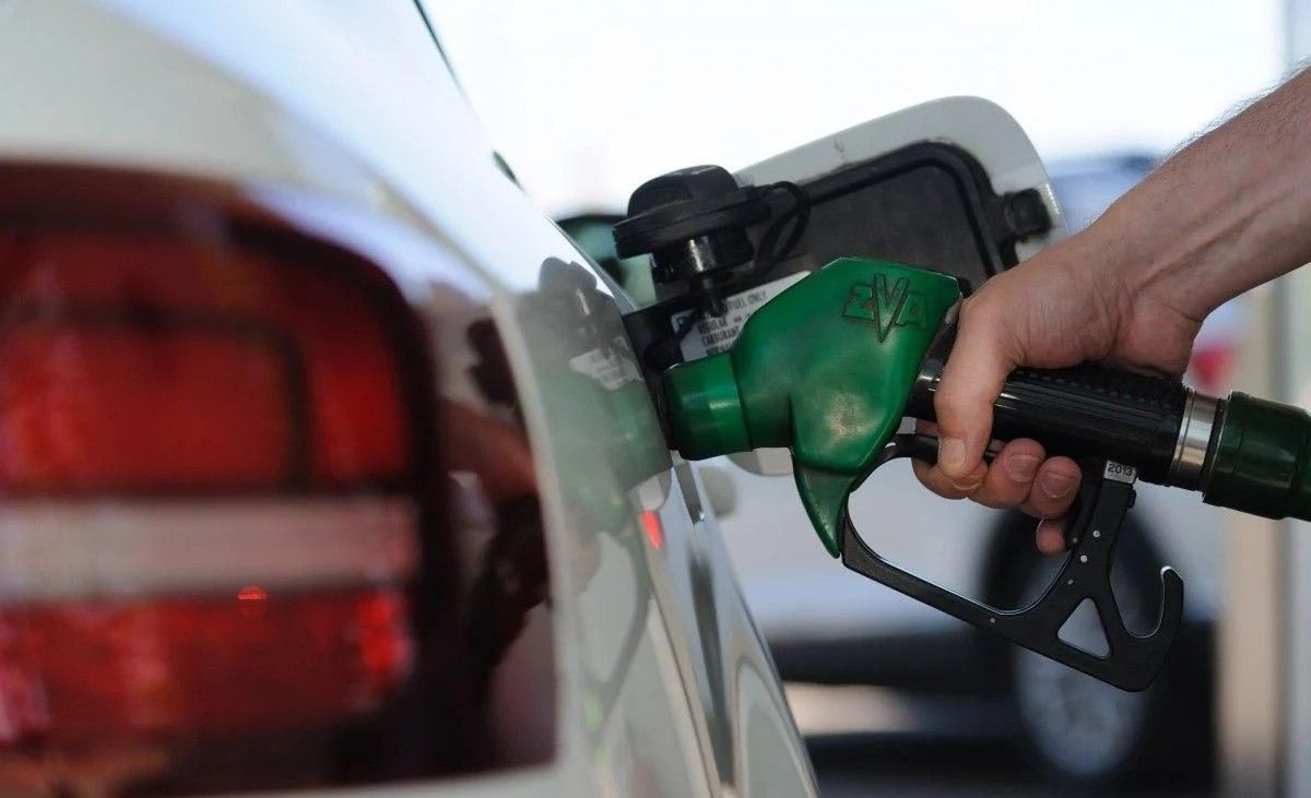 Дефицит бензина в России связан с остановками нефтеперерабатывающих заводов из-за украинских атак дронами