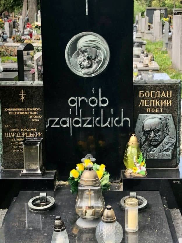 Невідомі вкрали барель'єф з могили Лепкого Невідомі вкрали барель'єф з могили Лепкого