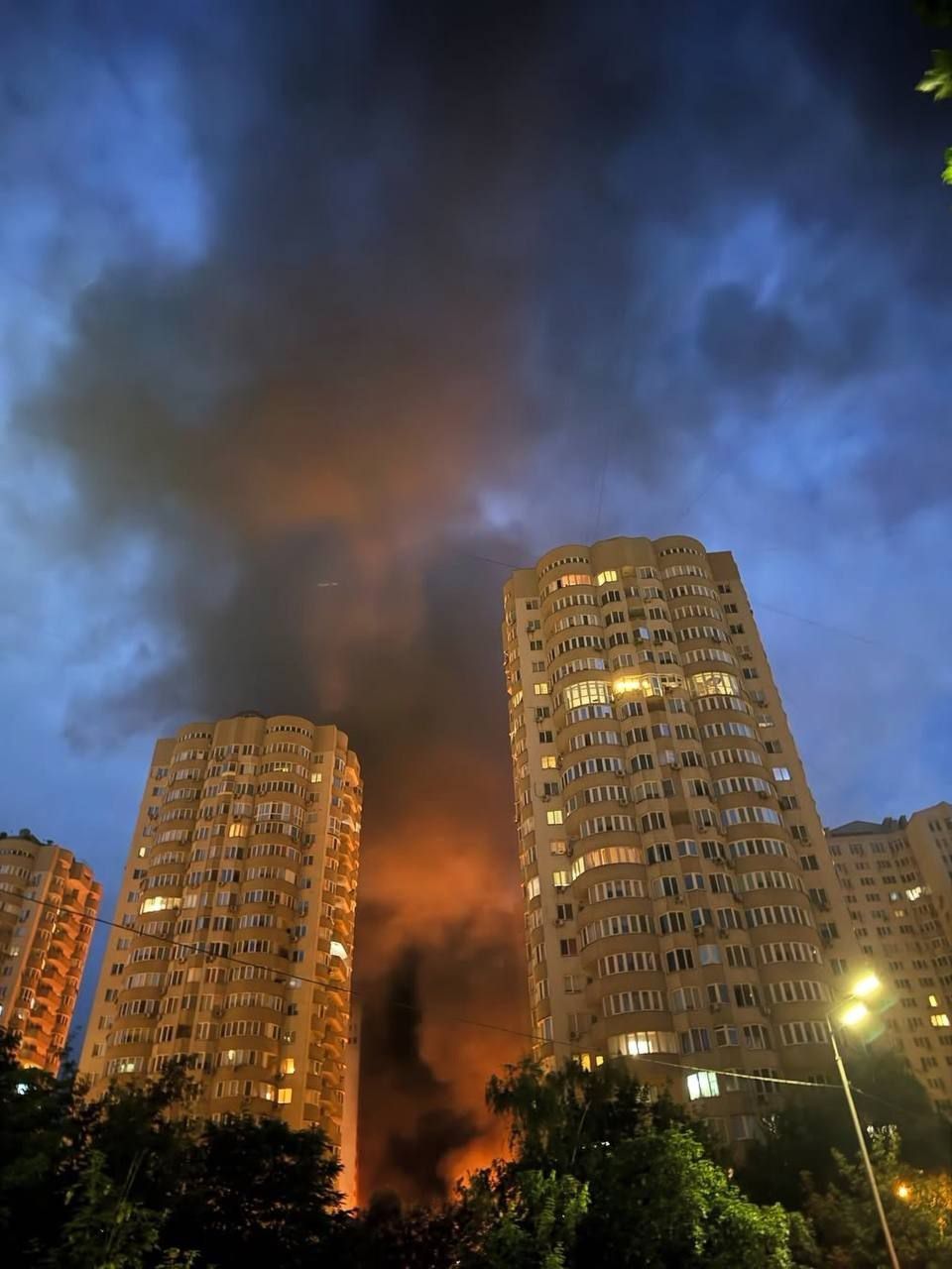 Росія підступно б'є по мирних людях Росія підступно б'є по мирних людях
