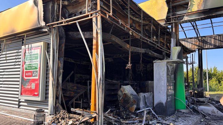 Наслідки удару РФ по АЗС у Кам’янському, 7 липня 2026 року. Суспільне Дніпро Наслідки удару РФ по АЗС у Кам’янському, 7 липня 2026 року. Суспільне Дніпро