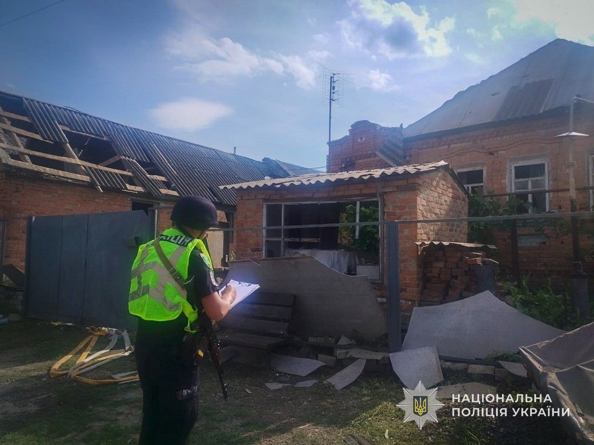 Сумщина потерпає від постійних обстрілів, фото: Національна поліція України Сумщина потерпає від постійних обстрілів, фото: Національна поліція України