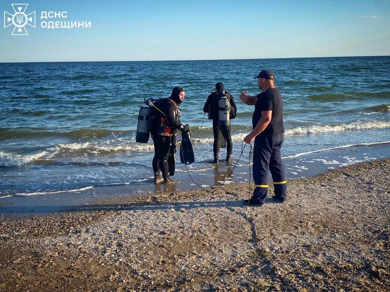 К поискам оперативно привлекли водолазов и специалистов аэроразведки ГСЧС, а также психологов, оказывавших помощь родным девочки.