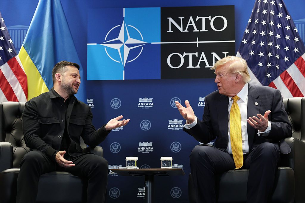8 июля на саммите НАТО в Анкаре Трамп вновь уверял Зеленского, что может прекратить войну одним звонком Путину, но забыл об обещании и не позвонил в Кремль