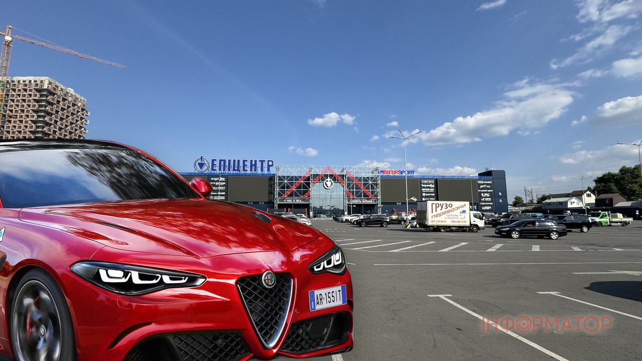 Водитель Alfa Romeo устроила ДТП на паркинге ТЦ "Эпицентр" - решение суда шокировало