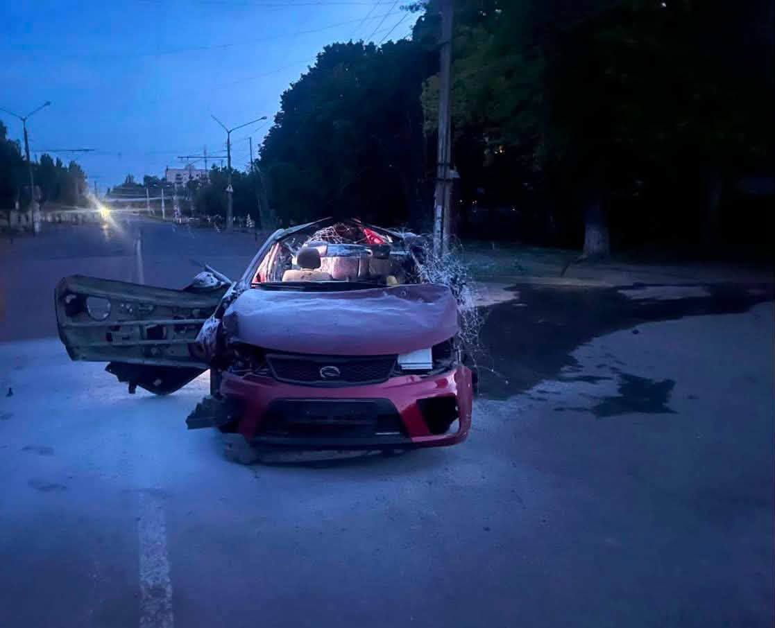 Авто Марины, в которое попали дроном российские военные Авто Марины, в которое попали дроном российские военные