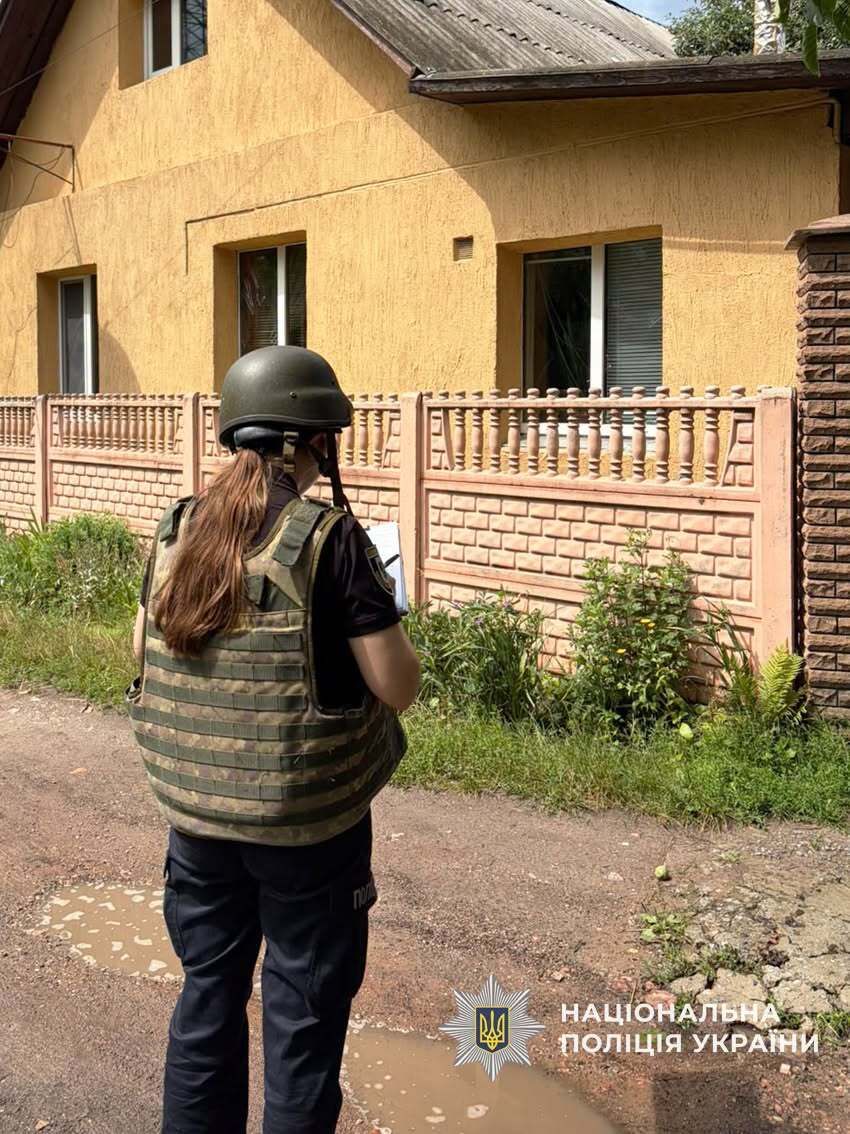 Полиция документирует последствия вражеской атаки Чернигова: ранен