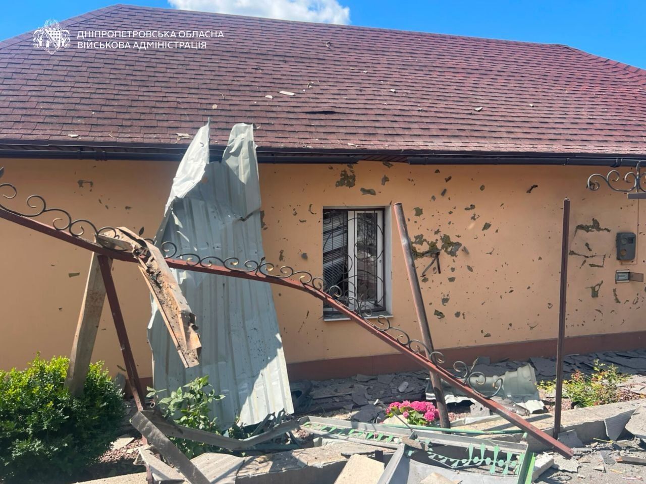 Последствия обстрелов, фото: Днепропетровская ОВА