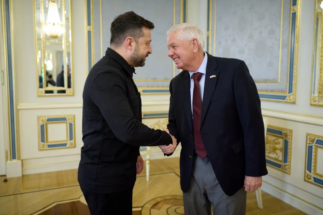 Грэм во время своего визита в Украину, фото: Офис президента Украины Грэм во время своего визита в Украину, фото: Офис президента Украины