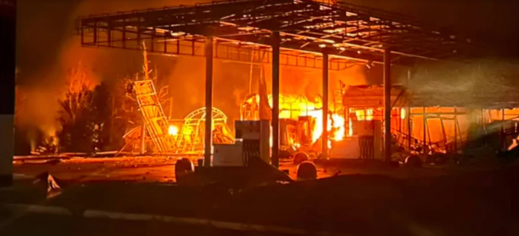 Пожежа на АЗС внаслідок атаки БПЛА в Охтирці Сумської області, 27 червня 2026 року. Фото: Сумська ОВА