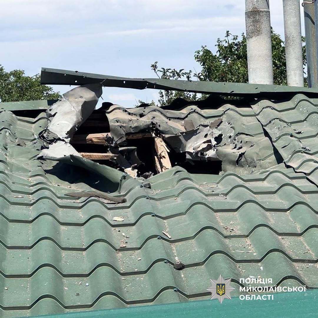 Наслідки ворожого обстрілу Очакова, фото: поліція Миколаївщини