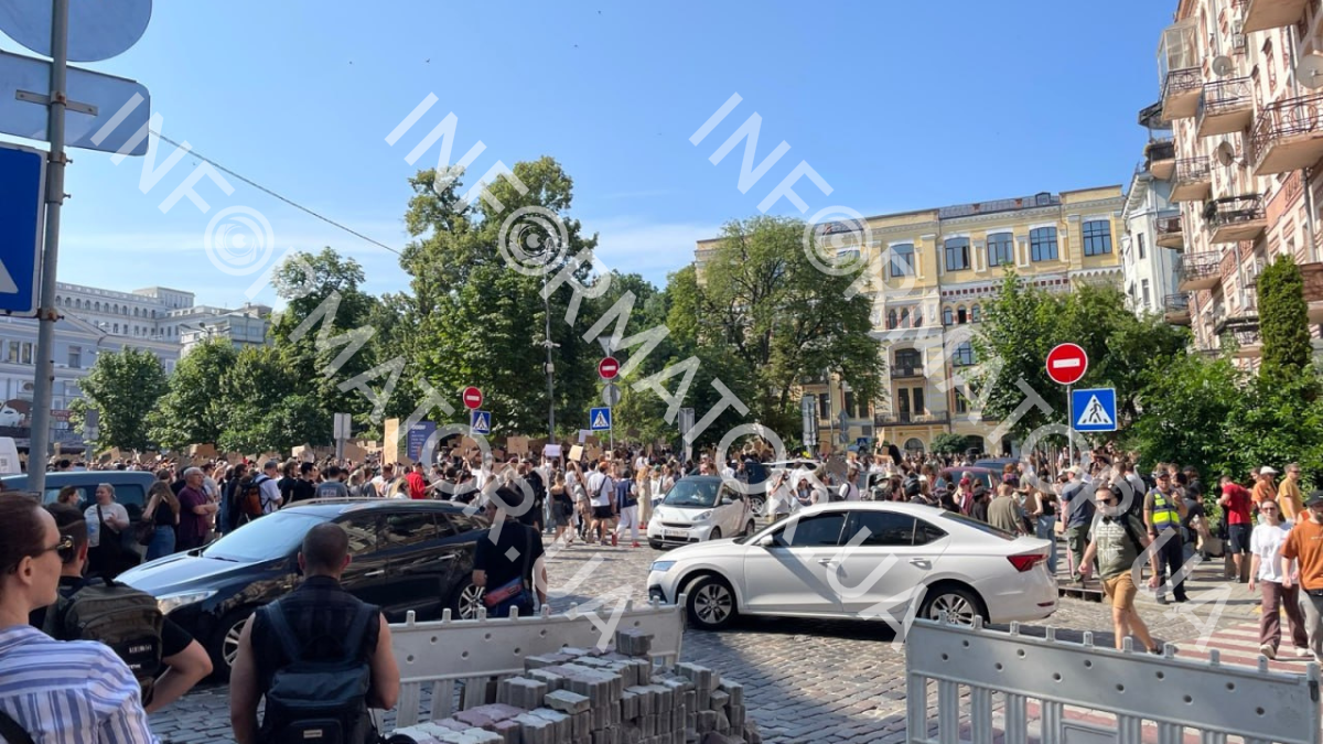 В центре становится все теснее, киевляне прибывают В центре становится все теснее, киевляне прибывают