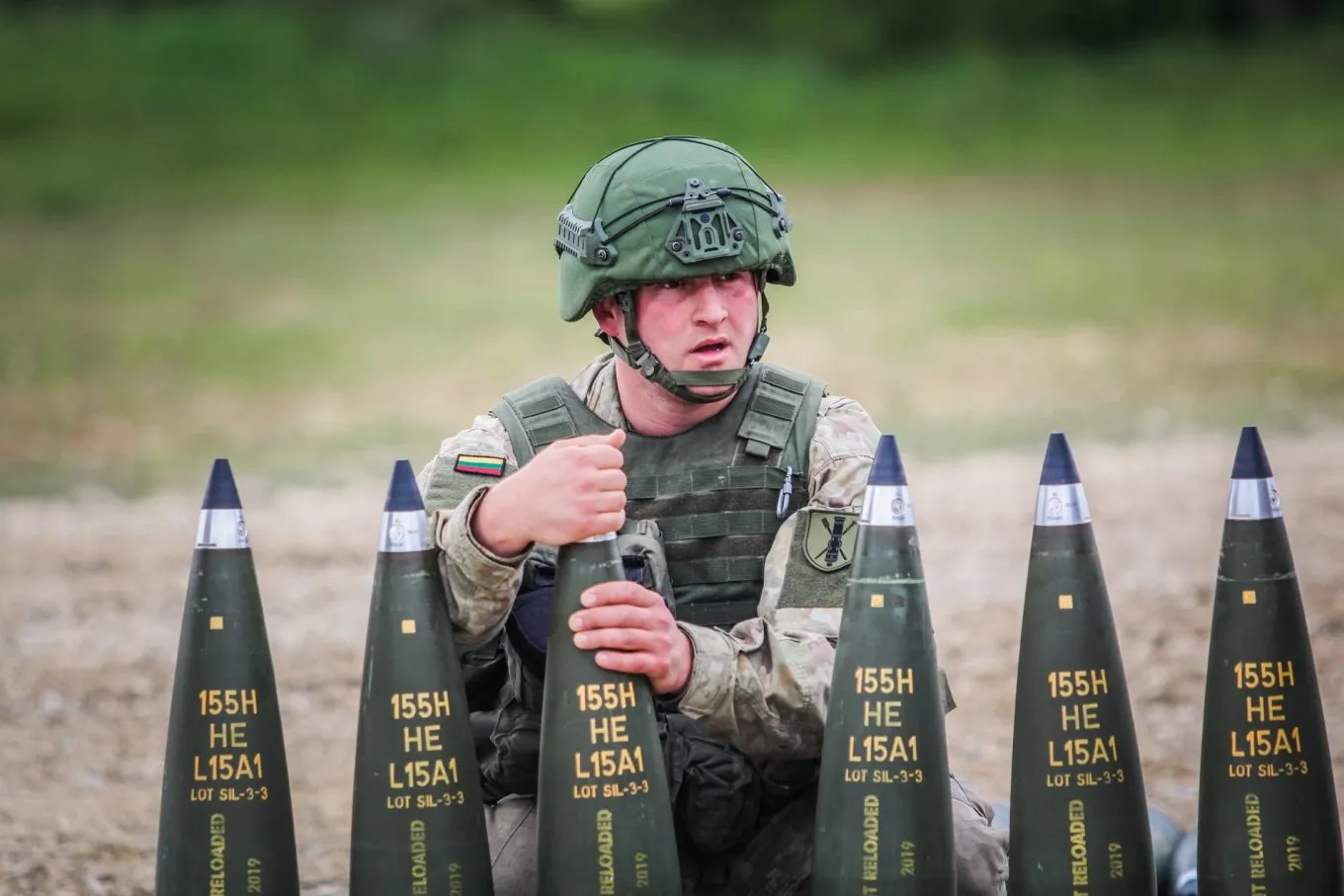 155-мм снаряд L15A1 HE. Фото иллюстративное