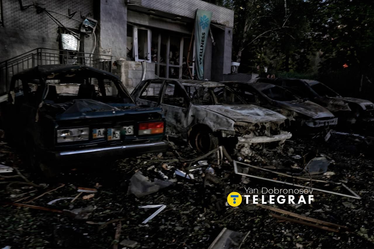 Жахливі наслідки російського удару. Фото: Ян Доброносов, Телеграф. Лукʼянівка