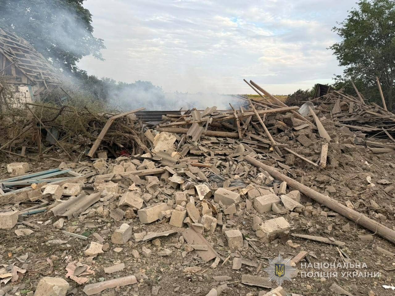 Наслідки ворожих обстрілів. фото: поліція Запорізької області Наслідки ворожих обстрілів. фото: поліція Запорізької області
