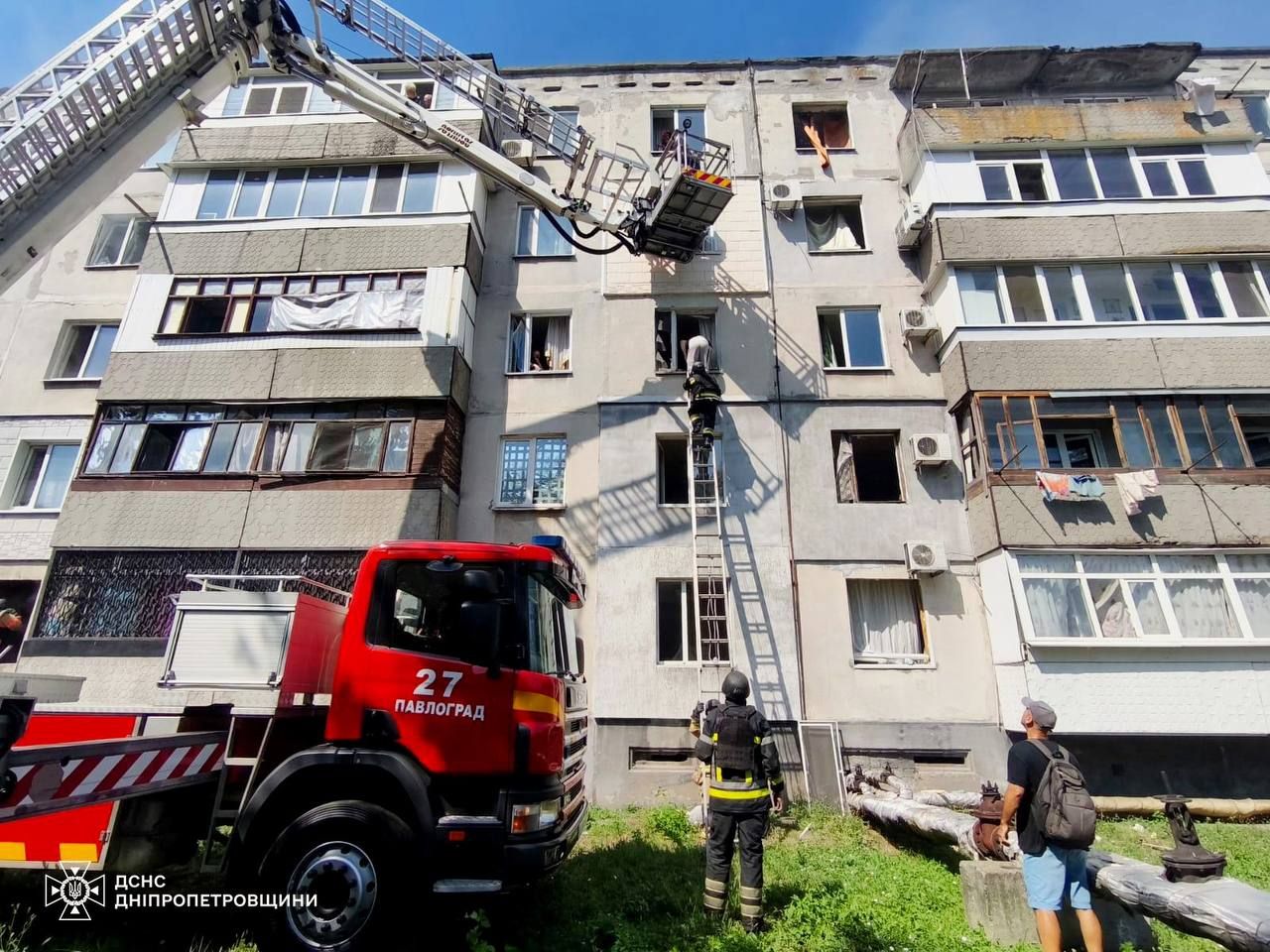 Враг нанес удар по Павлограду, фото: ГСЧС Днепропетровщины Враг нанес удар по Павлограду, фото: ГСЧС Днепропетровщины