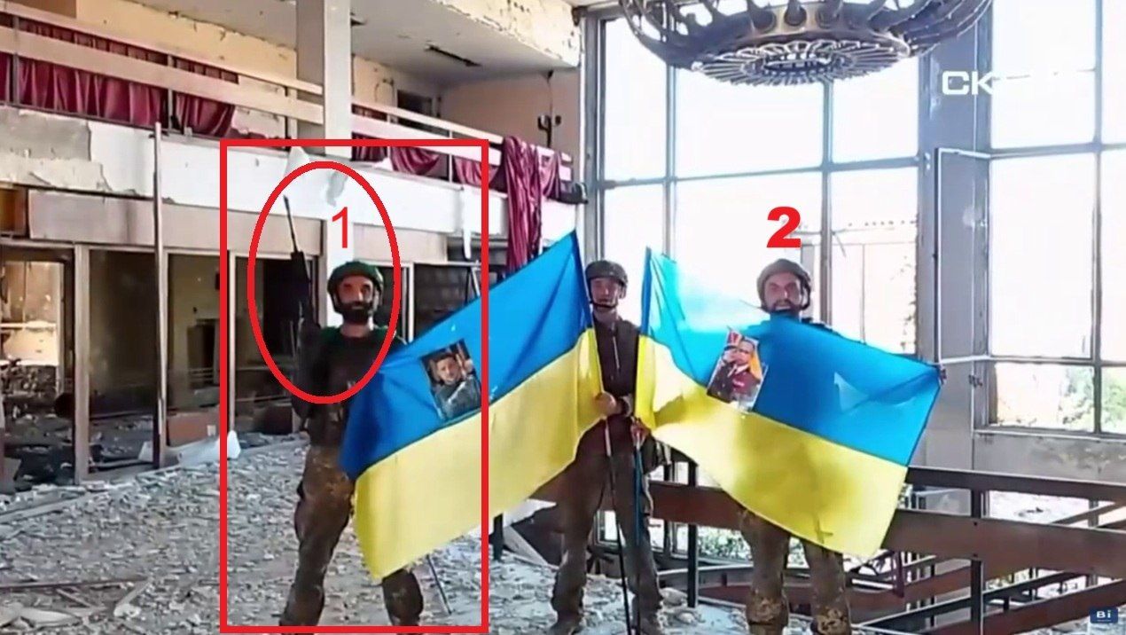 Екіпування бійців Скелі помітно різне, хоча відео знято на тому ж місці і нібито одразу Екіпування бійців Скелі помітно різне, хоча відео знято на тому ж місці і нібито одразу