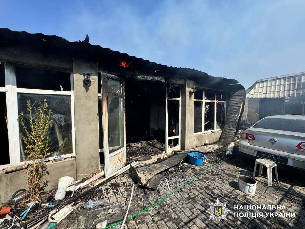 Последствия вражеских обстрелов, фото: полиция Херсонской области Последствия вражеских обстрелов, фото: полиция Херсонской области
