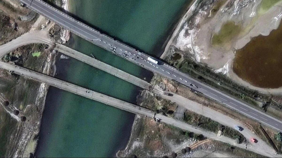 Росіяни будують обхідний шлях з Криму до Херсонської області Росіяни будують обхідний шлях з Криму до Херсонської області