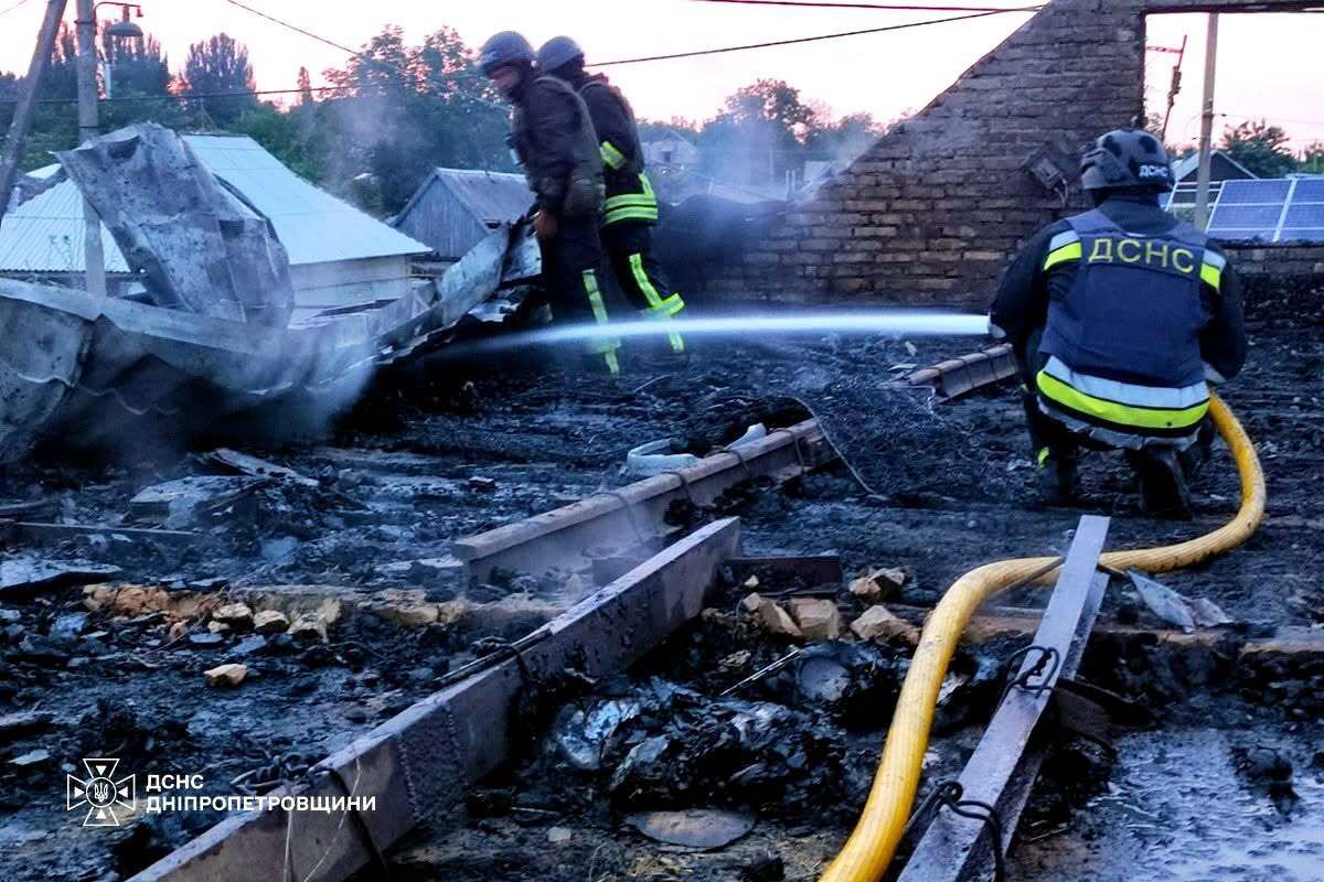 Обстріли Дніпропетровщини не вщухають, фото: ДСНС Обстріли Дніпропетровщини не вщухають, фото: ДСНС