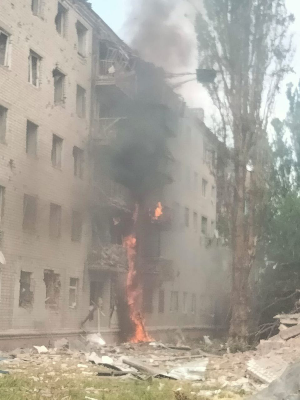 Россияне попали по многоэтажке. Дом