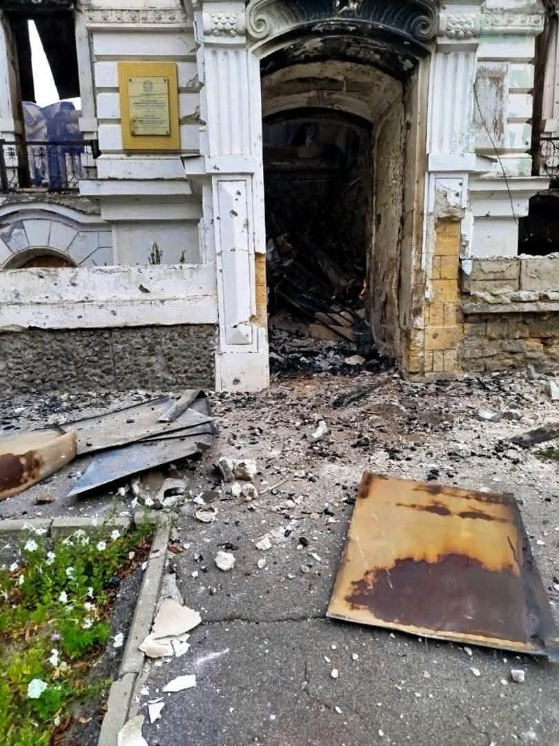У будівлі після удару виникла пожежа. Історична будівля