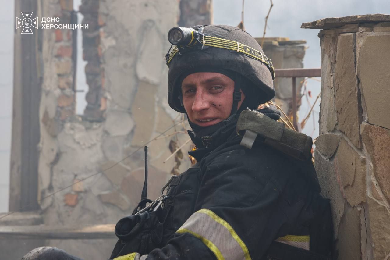 ДСНС також на місцях удару ДСНС