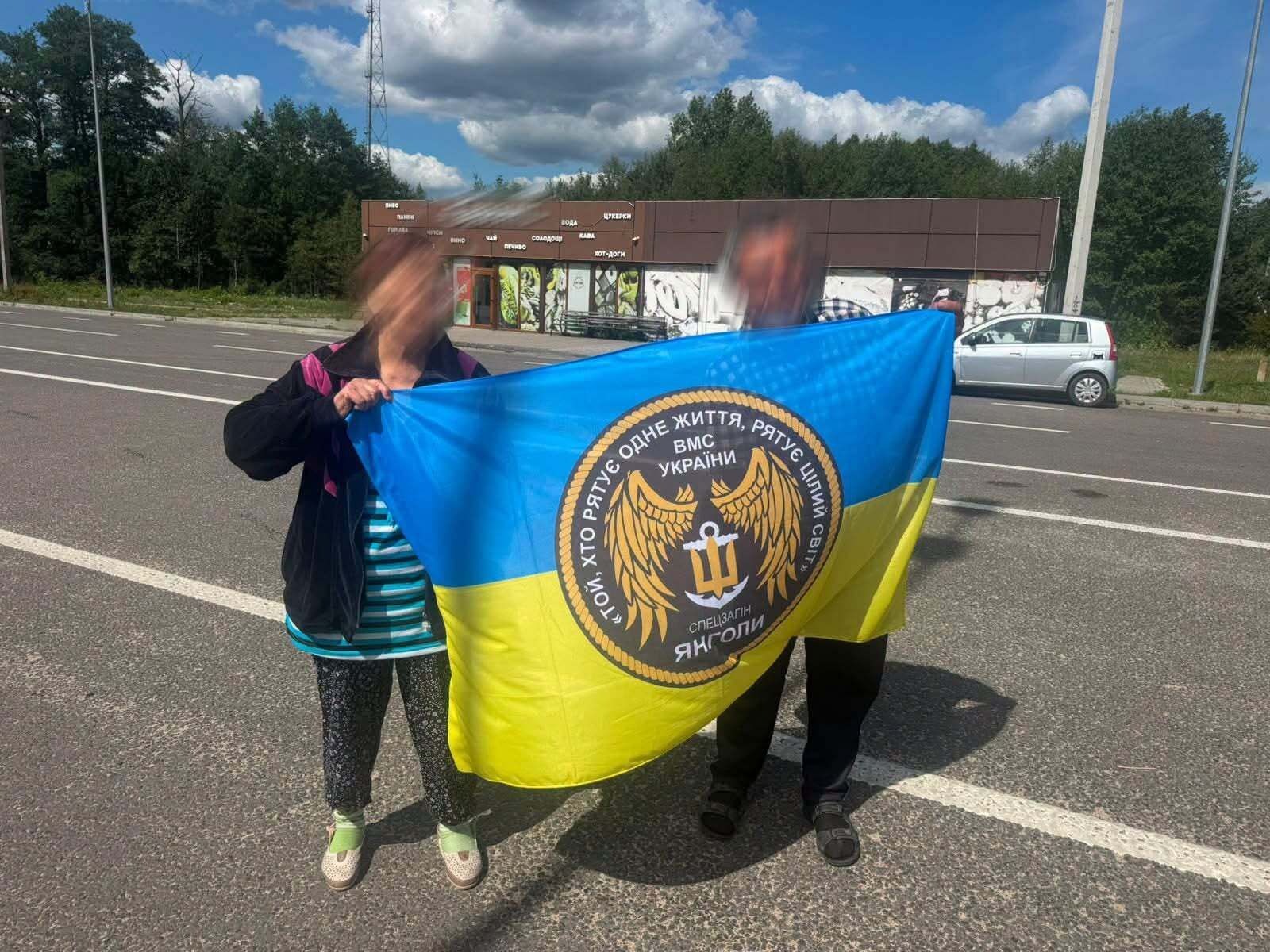 Спасенная семья по оккупации, фото: ВМС ВС Украины Спасенная семья по оккупации, фото: ВМС ВС Украины