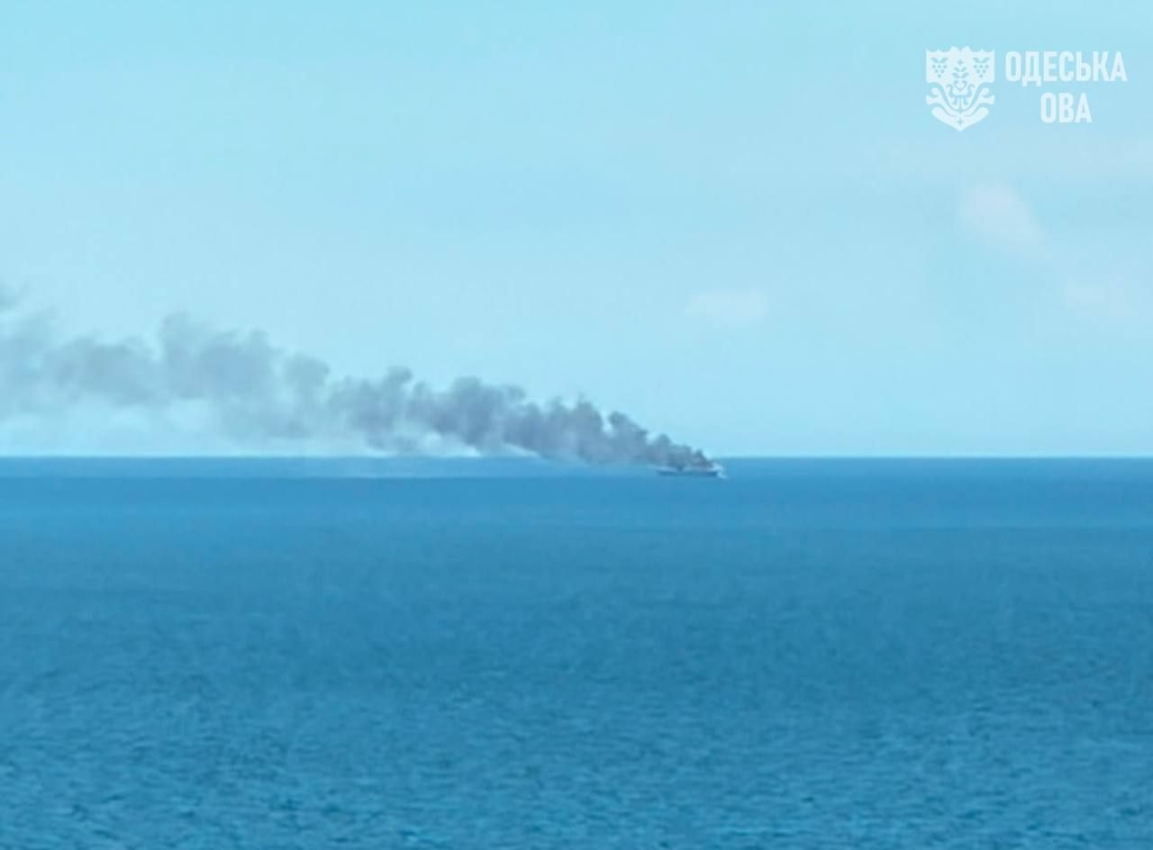 Останнім часом РФ дедалі частіше атакує цивільні судна в Чорному морі, фото: Одеська ОВА