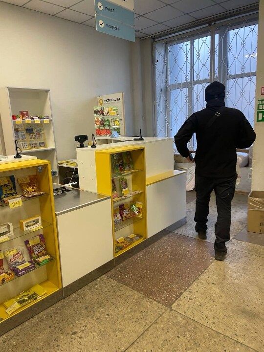 Внутри отделения Укрпочты в Днепре