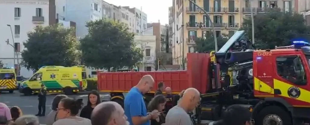 Пожарные у станции метро