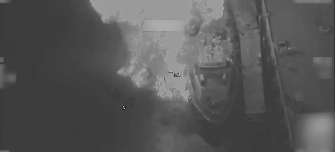 Один из ударов США по иранским военным целям Один из ударов США по иранским военным целям
