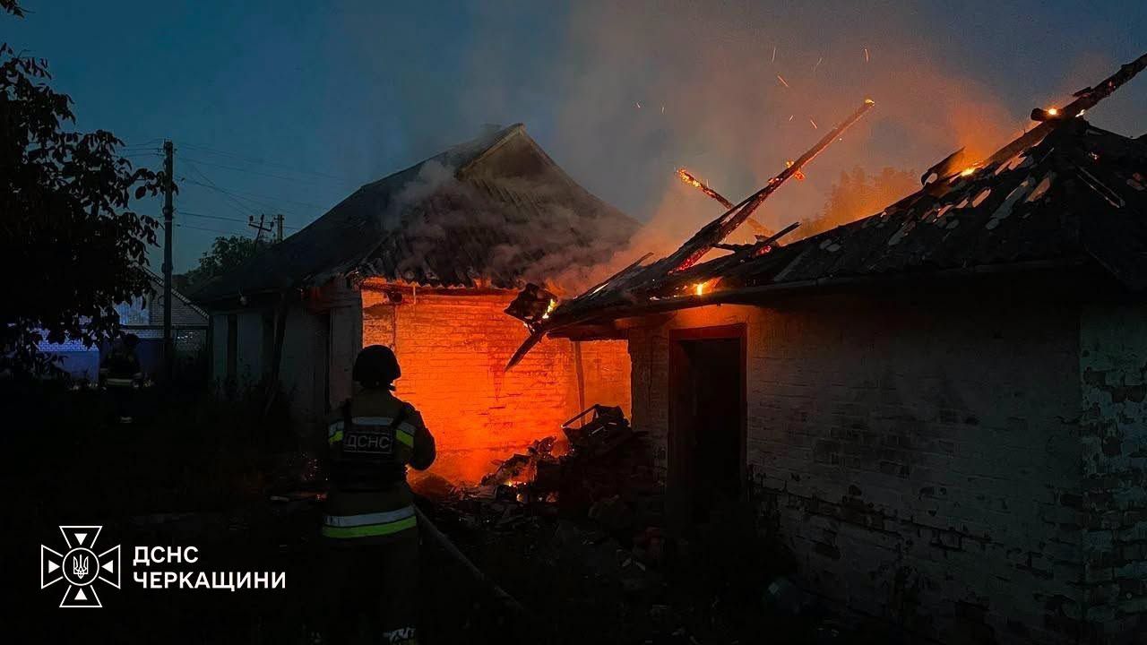 В результате падения обломков российской ракеты на Уманщине возникли пожары ГСЧС 30 июля 2026 года Черкасская область