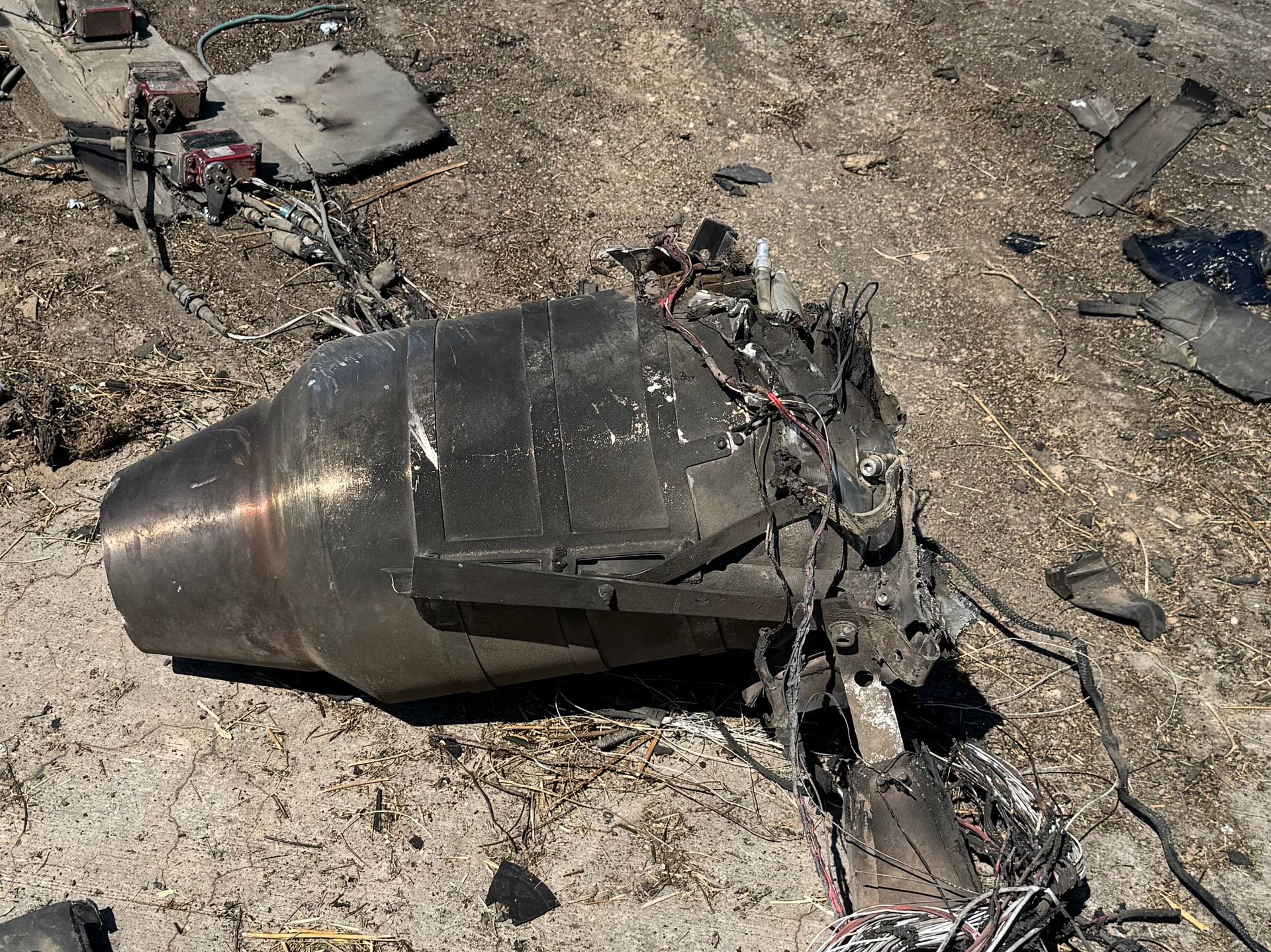 Флеш показав уламки БПЛА Герань-4, якою атакували склад Rozetka у Броварах 1 серпня