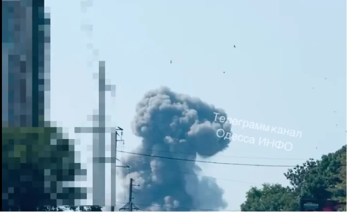 У передмісті Одеси пролунали вибухи від ракетного удару У передмісті Одеси пролунали вибухи від ракетного удару