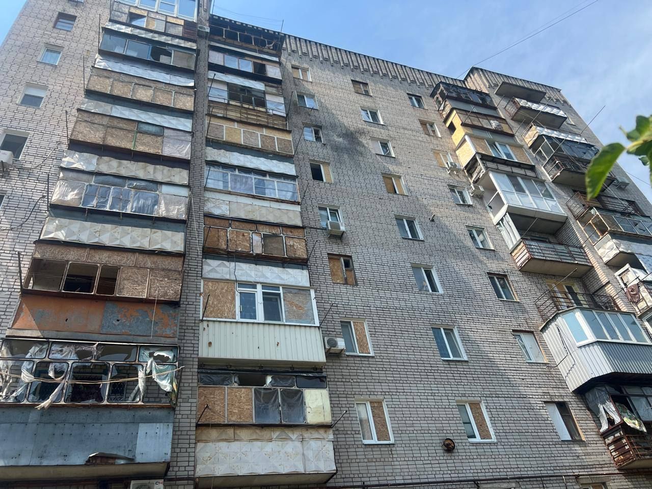Более 40 атак в день - на Днепропетровщине ранены и разрушены 1
