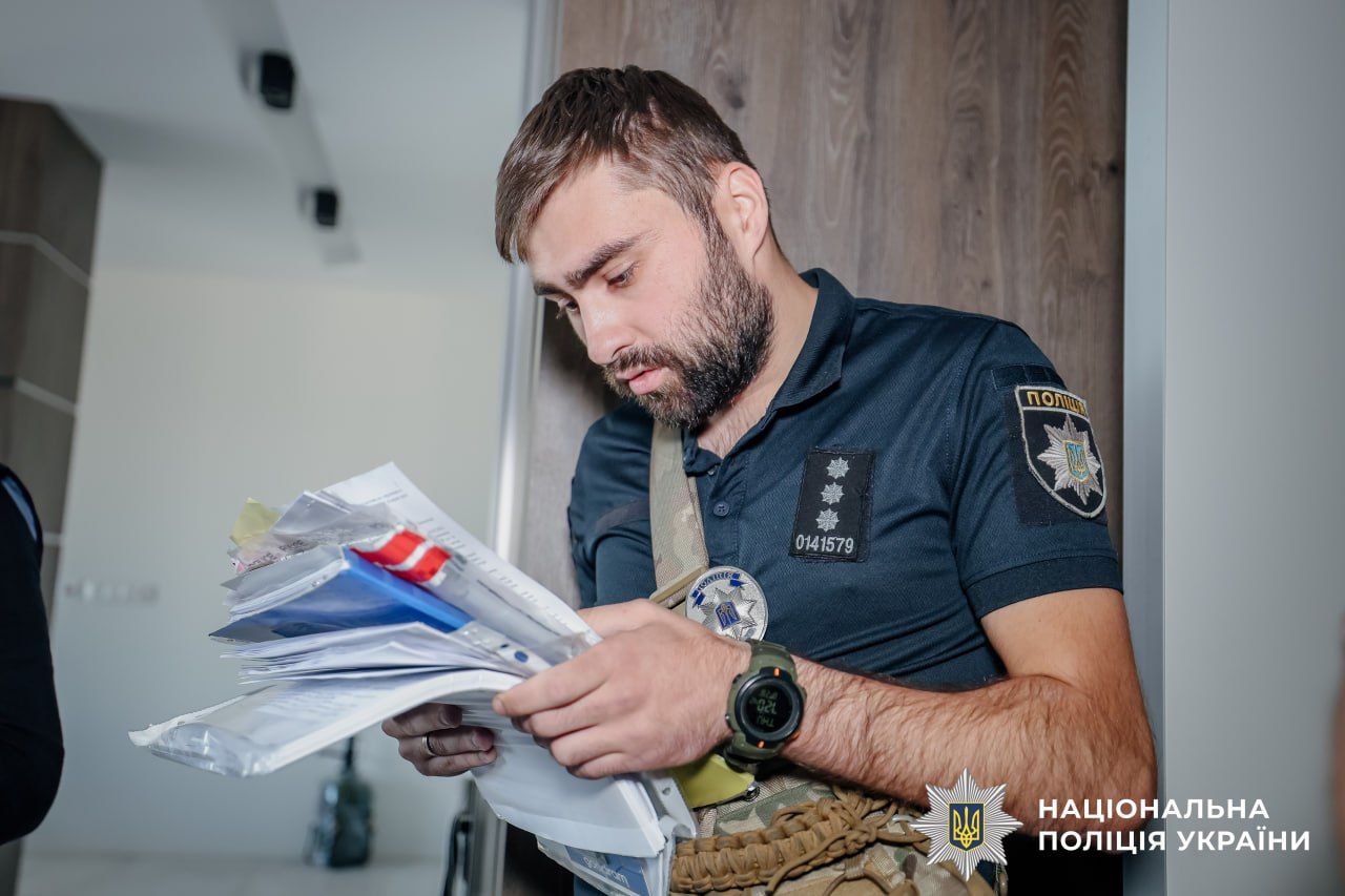 Викрито мережу кол-центрів, які ошукали громадян ЄС на 12 мільонів - спільна операція поліції України та Чехії 3