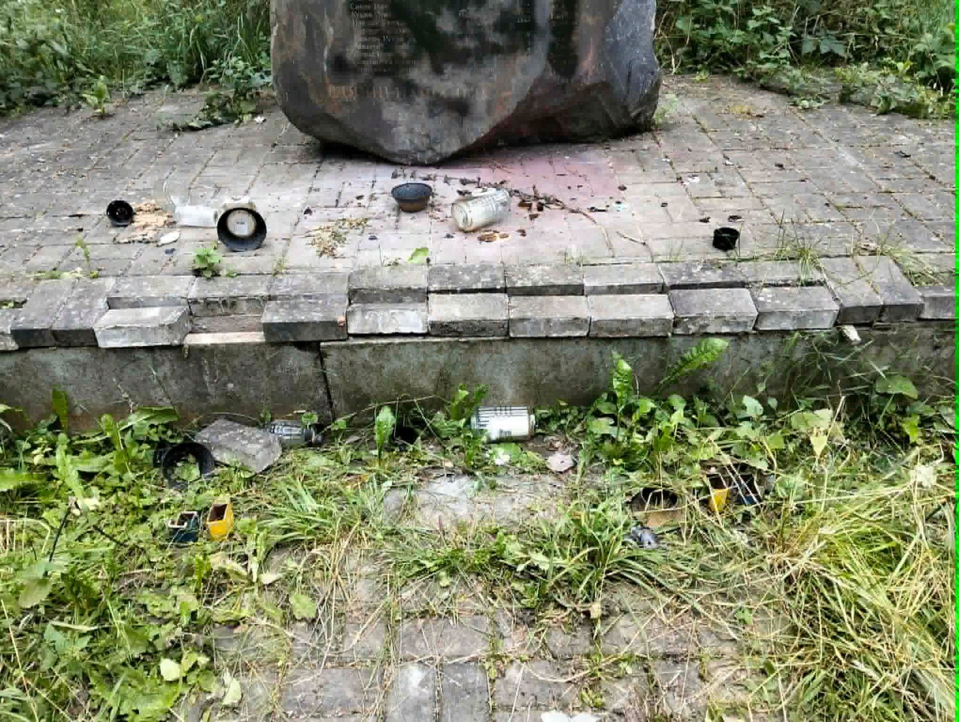 В Польше вандалы повредили украинский военный мемориал – посольство отреагировало 1