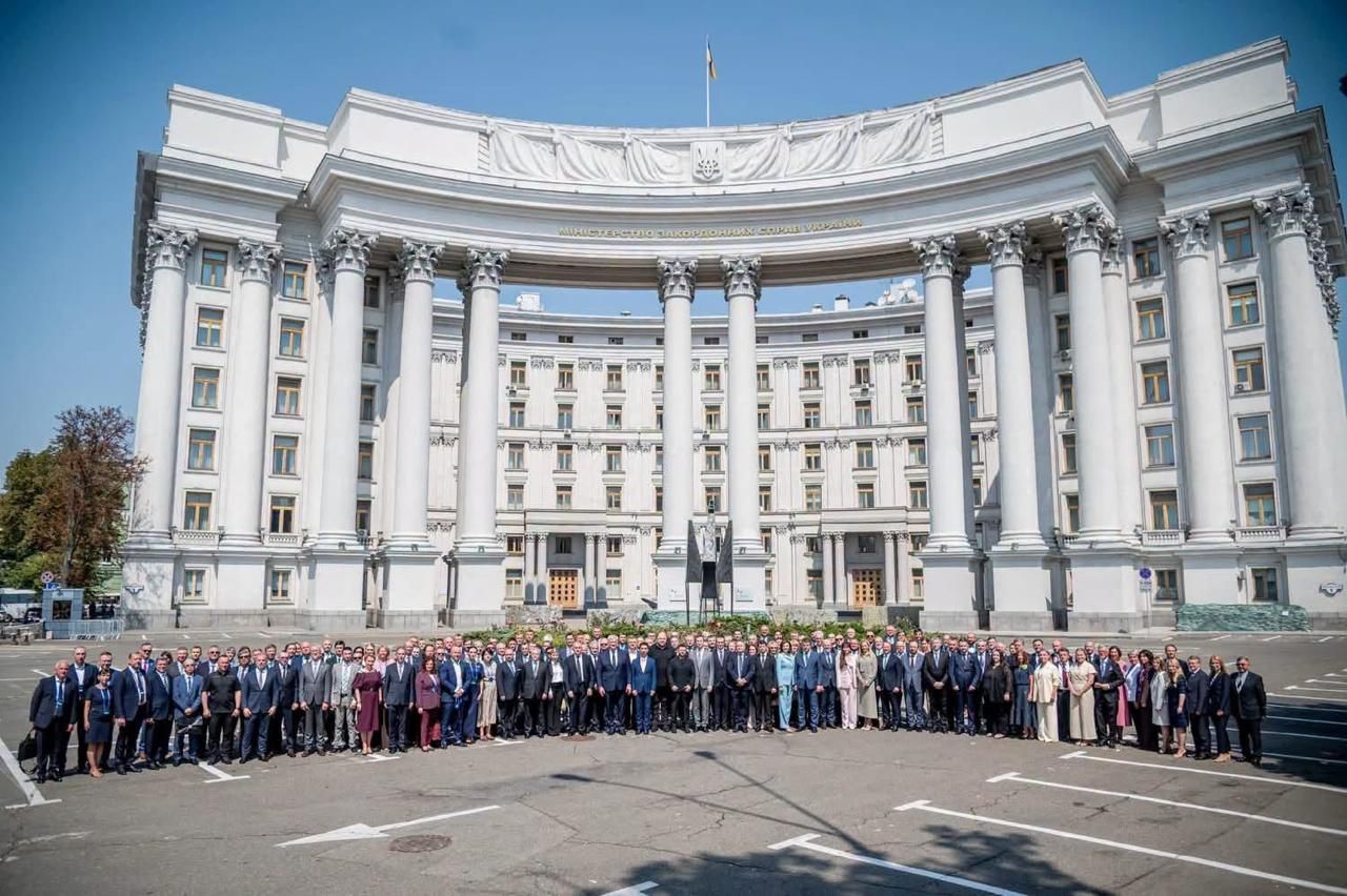 На Банковой собрались отстранить Залужного от должности - появились все признаки 2