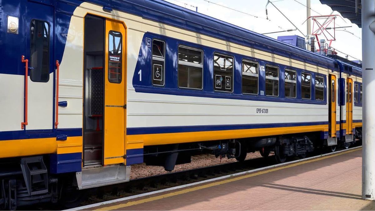 Укрзалізниця змінила маршрути поїздів через обстріли Дніпропетровщини, Харківщини й Запоріжжя