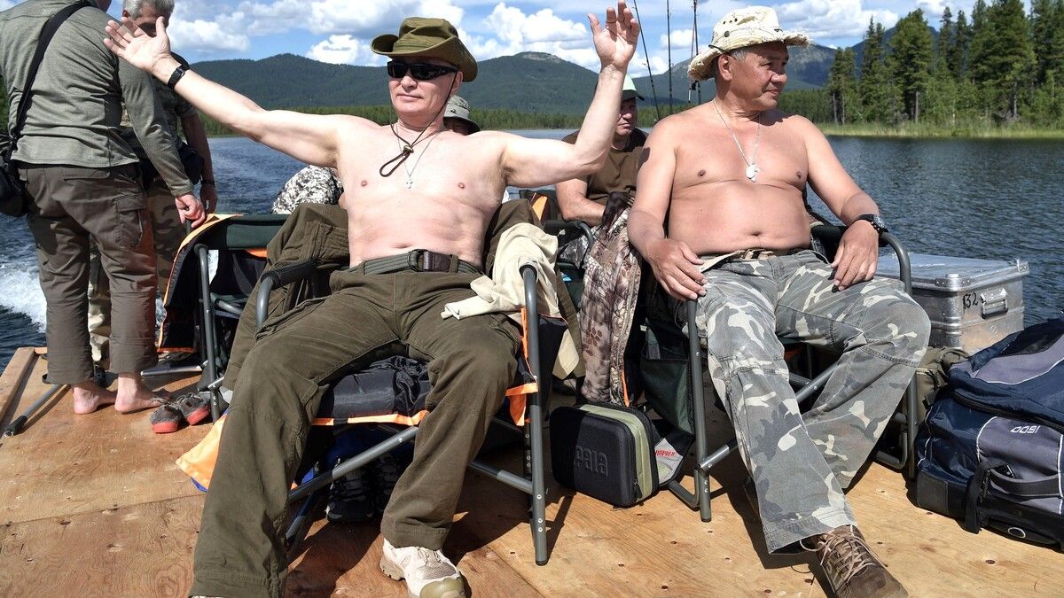 Шойгу, которого всегда представляли личным другом Путина, Путин и Шойгу