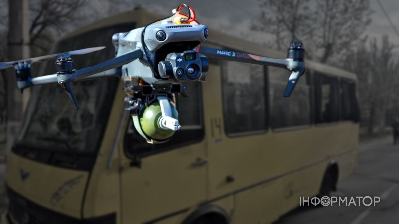 Россияне атаковали маршрутку в центре Херсона – пострадал 55-летний мужчина