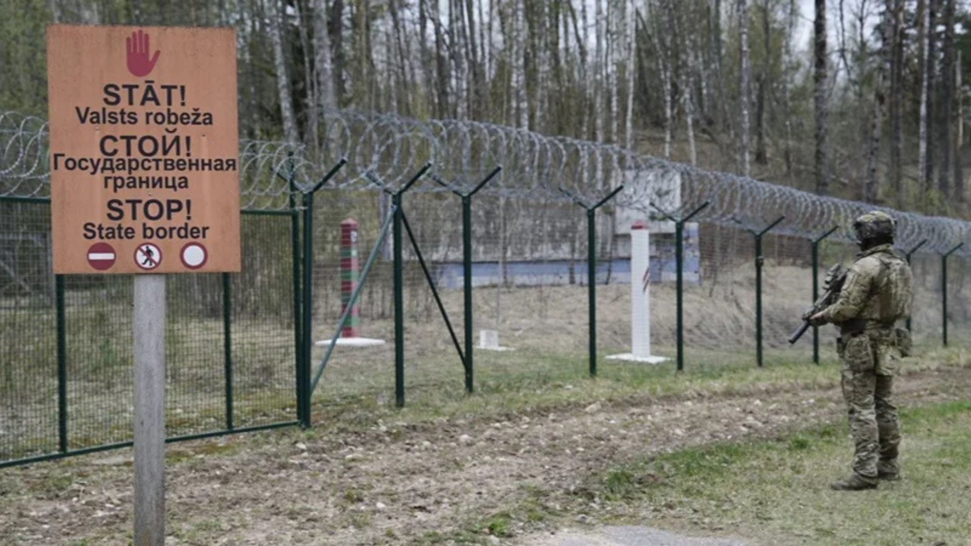 Ділянка латвійського державного кордону, облаштованого захисним парканом із колючим дротом, джерело: Сейм Республіки Латвія