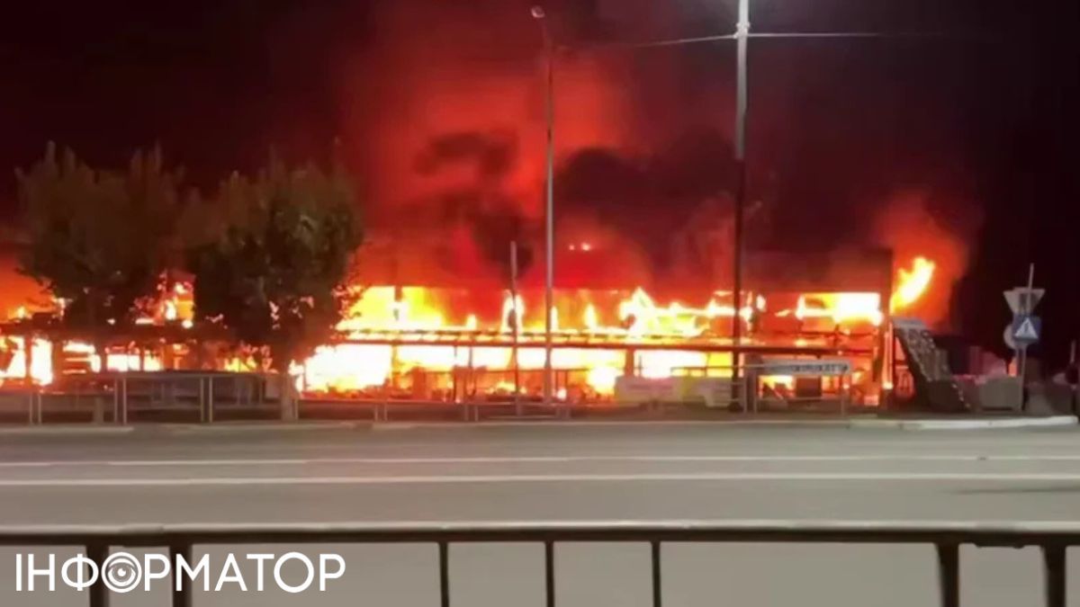 удар торговий центр Єнакієве