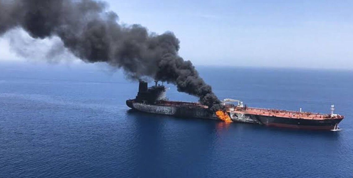 РФ и Украина обмениваются ударами по танкерам в Черном море РФ и Украина обмениваются ударами по танкерам в Черном море