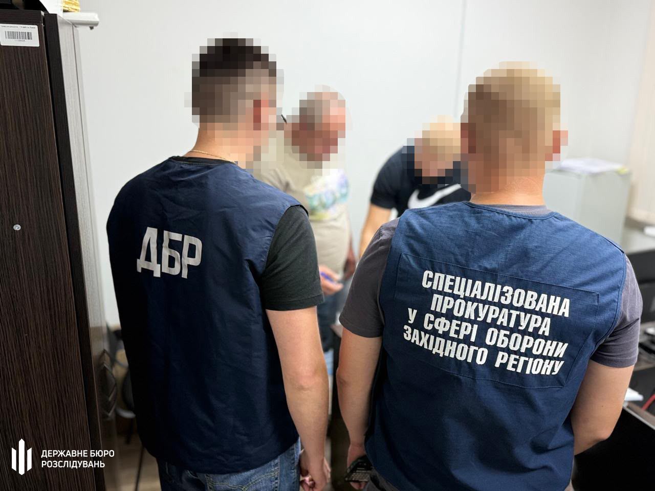В Ивано-Франковской области ДБР задержало пьяного офицера РТЦК и СП, избившего солдата во время «воспитания» ДБР задержало лейтенанта ТЦК в Ивано-Франковской области - пьяный избил военного 1