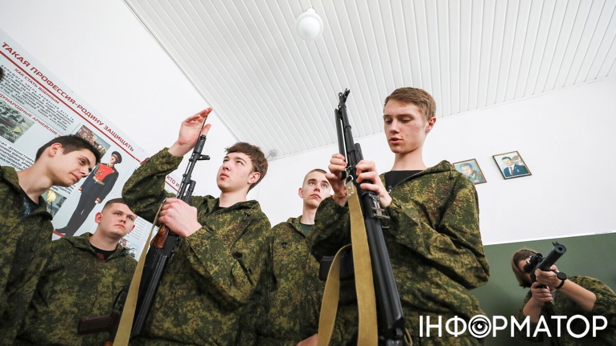 У РФ школи хочуть закріпити за військовими частинами - дітей готуватимуть до війни