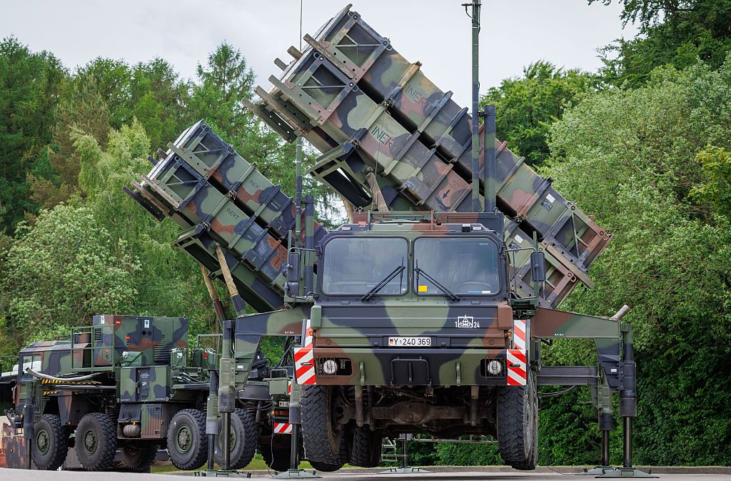 Дві системи ППО Бундесверу Patriot у казармах Рекніцталь. Фото: Getty Images Дві системи ППО Бундесверу Patriot у казармах Рекніцталь. Фото: Getty Images